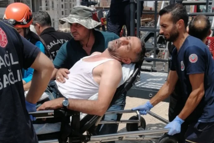 İkizce'de Kule Vinç Operatörü 30 Metre Yükseklikte Rahatsızlandı