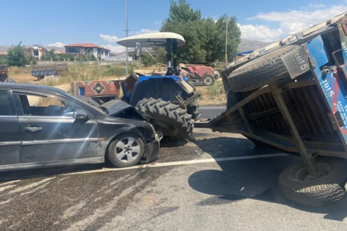 Doğanşehir'de Trafik Kazası: 2 Yaralı
