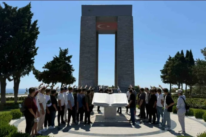 Yeşilyurt Genç Meclis Üyeleri Çanakkale’de tarihi mekanları inceledi