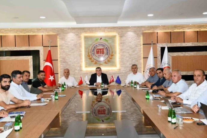 Malatya’da kuru kayısı lisanslı deposu ve borsası için istişare toplantısı