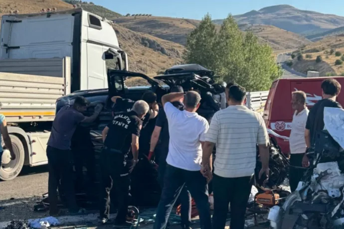 Malatya–Kayseri Yolunda Feci Kaza: 4 Ölü, 2 Yaralı