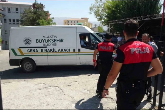 İş makinesinin altında kalan operatör hayatını kaybetti