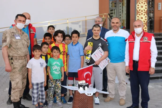 Down Sendromlu Özel Çocuğa Sürpriz Doğum Günü Kutlaması video