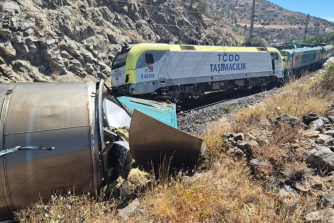 Hekimhan’da Tren Kazası: 1 Yaralı