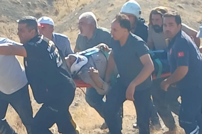 Battalgazi’de traktör devrildi: 1 yaralı