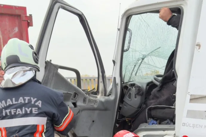 Dilek Yolu’nda Trafik Kazası: İtfaiye Ekipleri Hızla Müdahale Etti