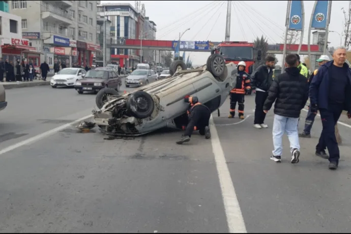 Özalper Mahallesi’nde Trafik Kazası: İtfaiye Ekipleri Hızla Müdahale Etti