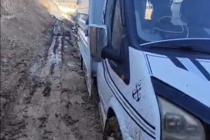 Biyogaz Atıkları Yolu Kapattı: Süt Üreticisi Saatlerce Mahsur Kaldı