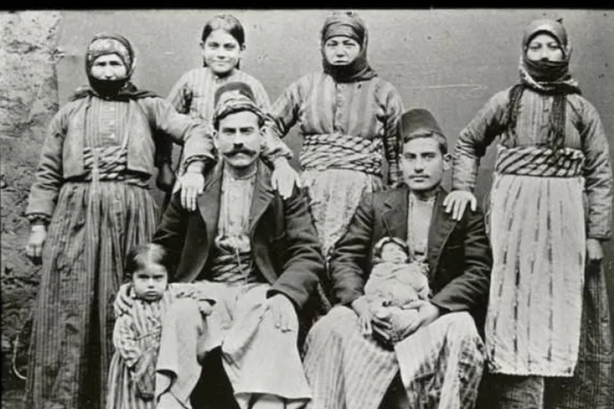 Arapkir’deki Ermeni Ailenin Tarihi Fotoğrafı Gözler Önüne Seriliyor