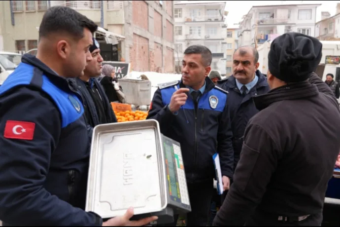 BATTALGAZİ’DE SEMT PAZARLARINDA ÖLÇÜ VE TARTI DENETİMİ