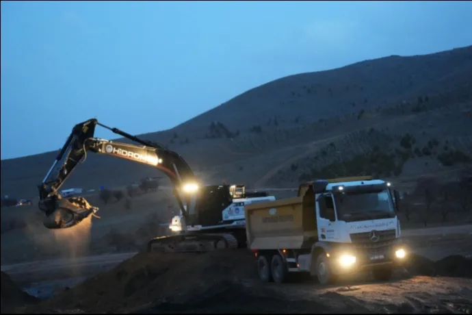 BATTALGAZİ’DE ÇAMURLU TOKİ CAMİ ÇEVRESİNDEKİ ÇALIŞMALAR TAMAMLANDI