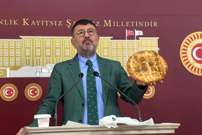 “EMEKLİ İKRAMİYESİNDEN 40 PİDE ÇALINDI”