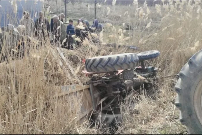 Yazıhan’da Traktör Kanala Devrildi: 2 Yaralı