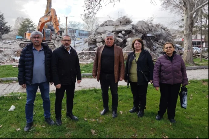 Uğur Sanayi’de Yıkım Tepkisi: CHP Yeşilyurt İlçe Başkanlığı’ndan Sert Açıklama