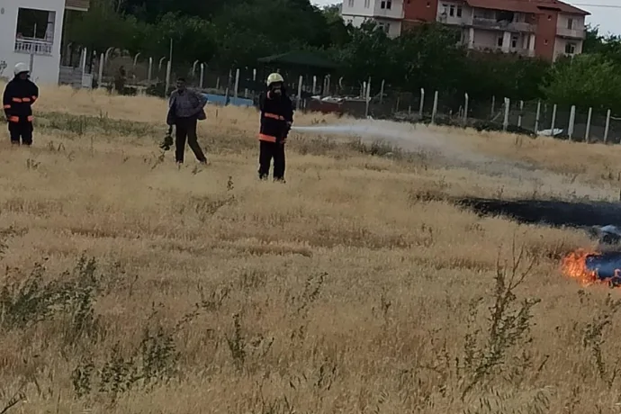 Anız yangını büyümeden kontrol altına alındı
