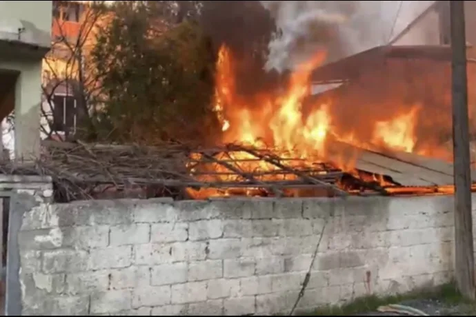 Gazi Mahallesi’nde Odunluk Yangını Paniğe Neden Oldu