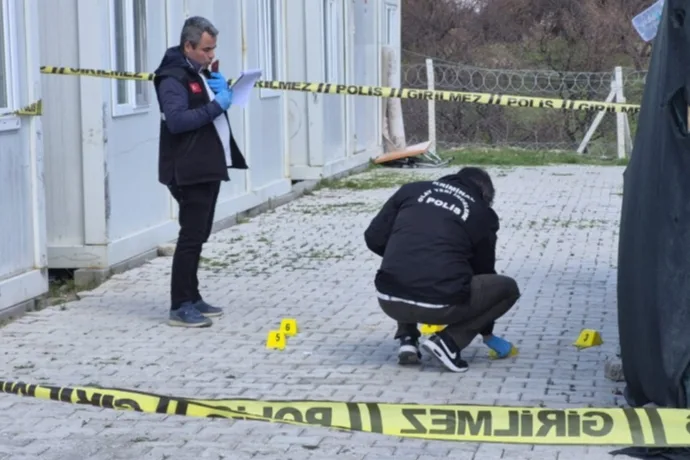 Bacanaklar Arasında Silahlı Kavga: 2 Yaralı