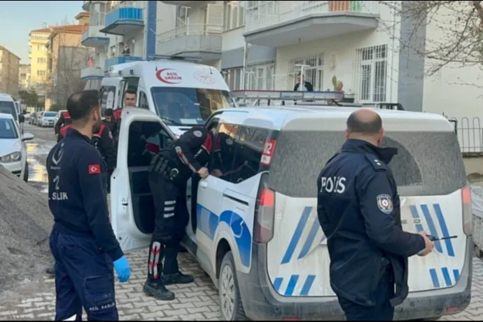 Zaviye’de Bıçaklı Kavga: Baba Oğul yaralandı