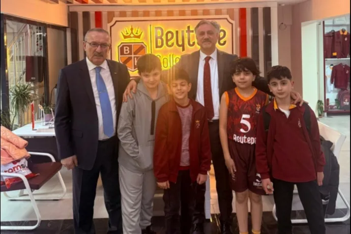 Eğitim Ehline Verilmeli: “Toplumun Geleceği Risk Altında”