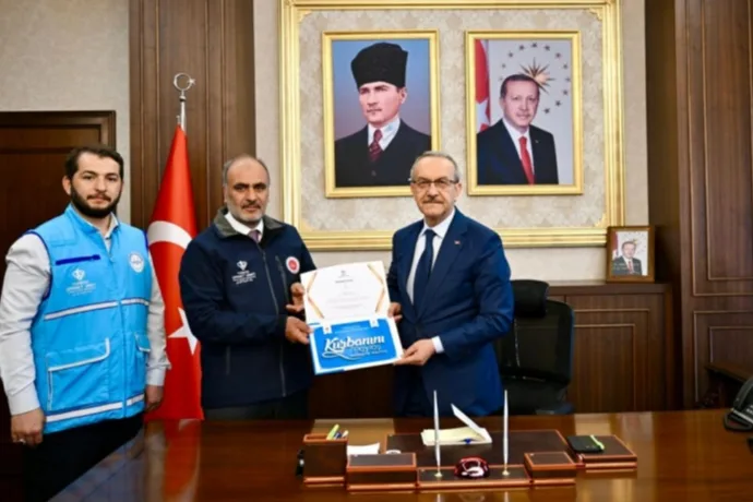 Vali Seddar Yavuz’dan TDV’ye Kurban Bağışı
