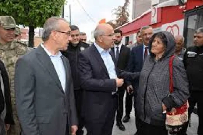 Başkan Er, deprem sonrası sahada çalışmaları inceledi