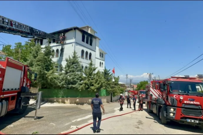 Medresede Korkutan Yangın; Maddi Hasar Oluştu