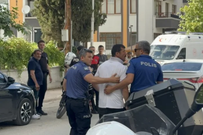 Ücret Tartışması Kavgaya Döndü: İşçi Hastanelik Oldu