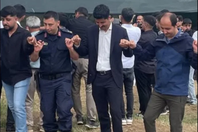 Jandarma Komutanından Çifte Mesai: Hem Asayişi Sağladı, Hem Halay Başı Oldu