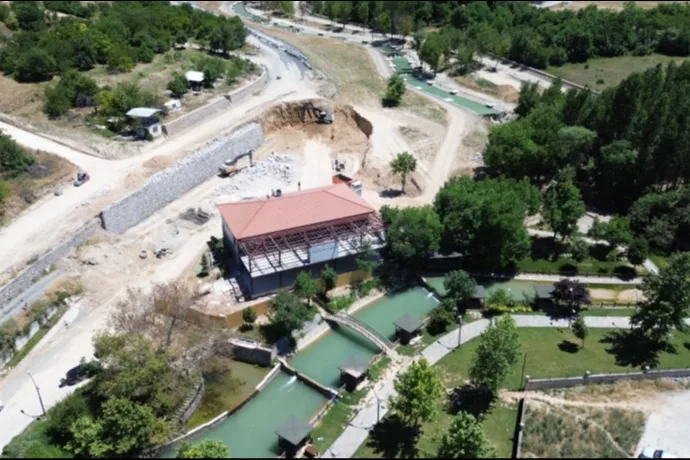 BATTALGAZİ BELEDİYESİ PARKLARDA KENDİ ÜRETİMİNİ KULLANIYOR