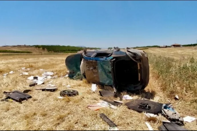 Havaalanı Yolunda Feci Kaza: Otomobil Hurdaya Döndü