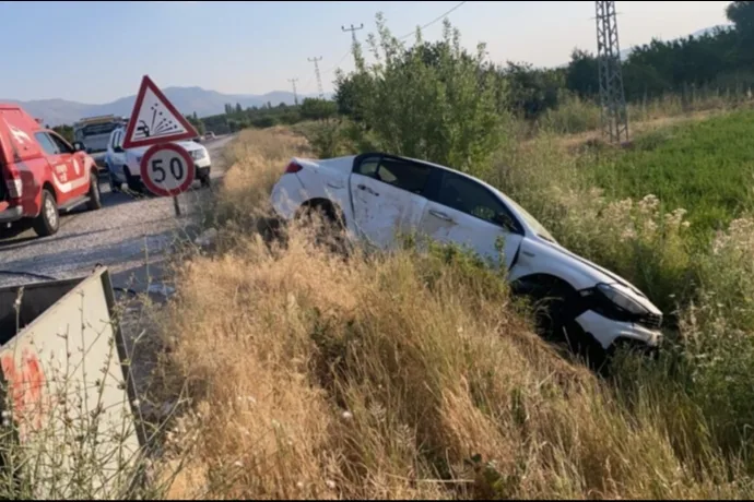 Doğanşehir’de Kamyonet ile Otomobil Çarpıştı: 3 Yaralı
