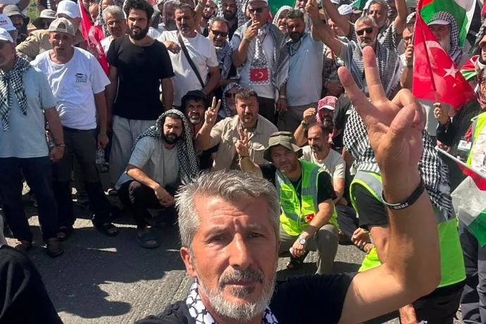Filistin Konvoyu İbrahim Halil Sınır Kapısı’nda: İzin Çıkana Kadar Oturma Eylemi