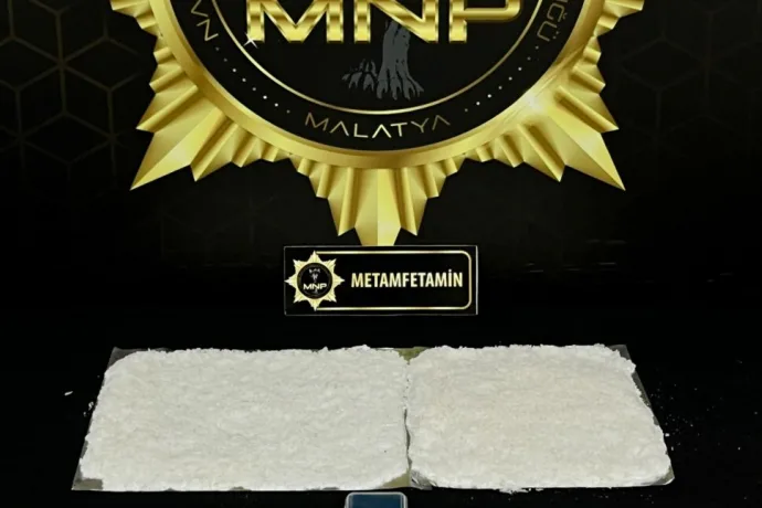 Sokak Satıcısına Fiziki Takip: 900 Gram Metamfetamin Ele Geçirildi