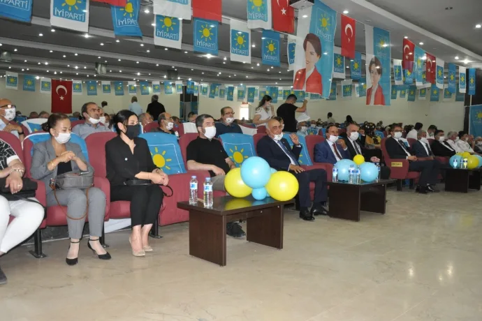 İYİ PARTİ'DE SARIBAŞ BAŞKANLIĞINI KORUDU