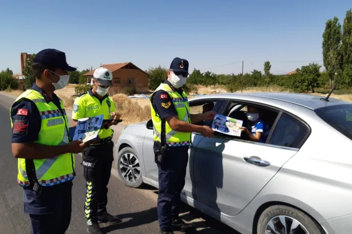 Ortak uygulamada çocuklara dedektif kartı sürprizi