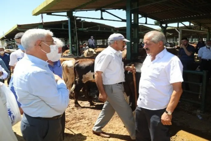 Güder, hayvan pazarını ziyaret etti