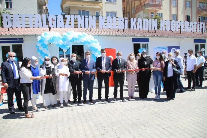 BATTALGAZİ’NİN KALBİ KADIN KOOPERATİFİ’NİN EĞİTİM VE ÜRETİM MERKEZİ, TÖRENLE HİZMETE AÇILDI.
