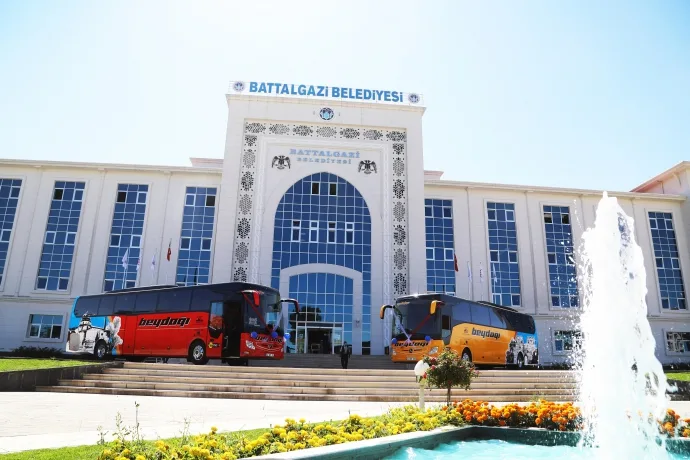 ‘MEDENİYETİN KALBİ BATTALGAZİ’ OTOBÜSLERE GİYDİRİLDİ