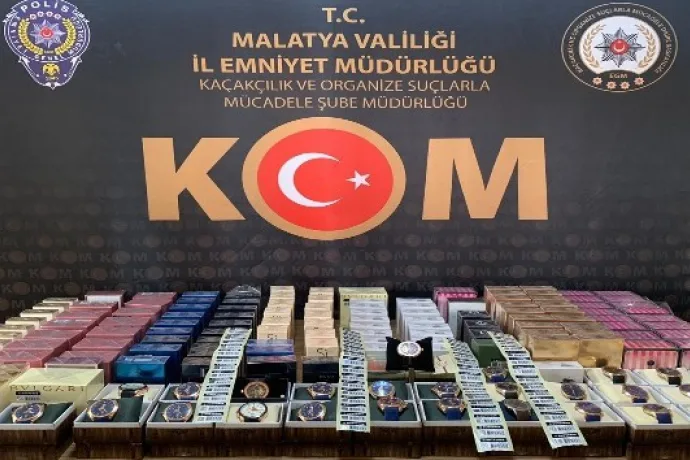 Şüpheli araçtan kaçak eşyalar çıktı