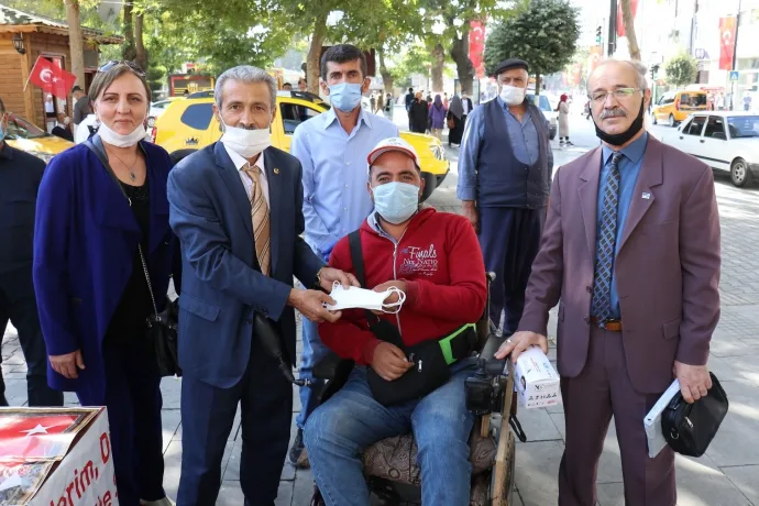 BBP’ den Vatandaşlara maske”