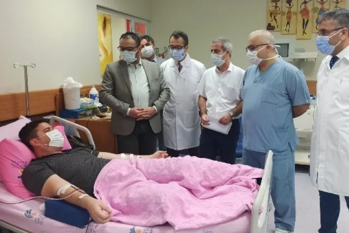 Kızılay Kan Merkezi Müdürünün kök hücre bağışı, kanser hastasına umut oldu