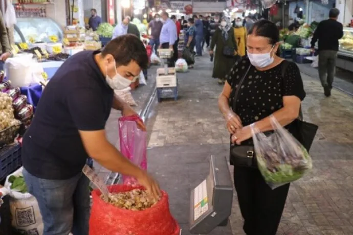 Pazar Esnafını Hem Marketler Hem De Virüs Vurdu
