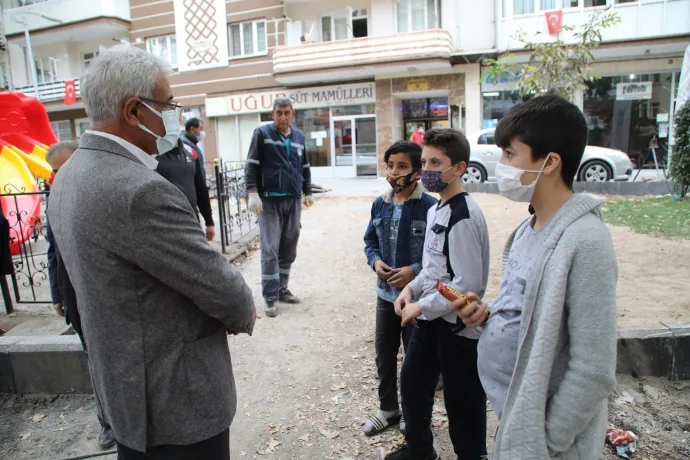 Korona virüsü yenen Başkan Güder göreve başladı