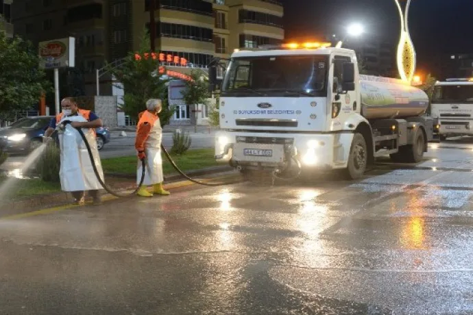 Malatya'da caddeler yıkanıyor