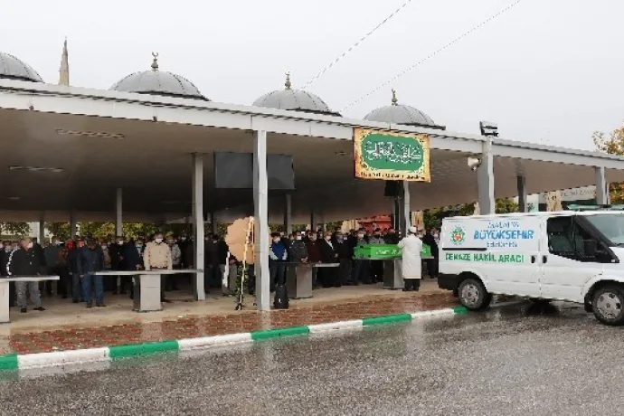 Depremde ölen yaşlı adam memleketinde defnedildi