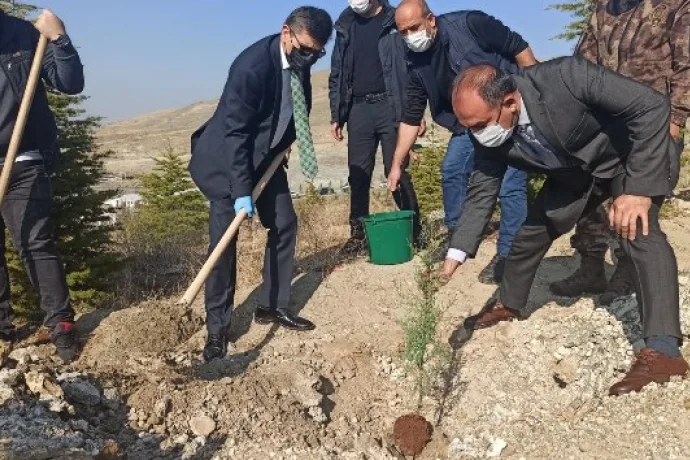 Malatya polisinden bin fidan