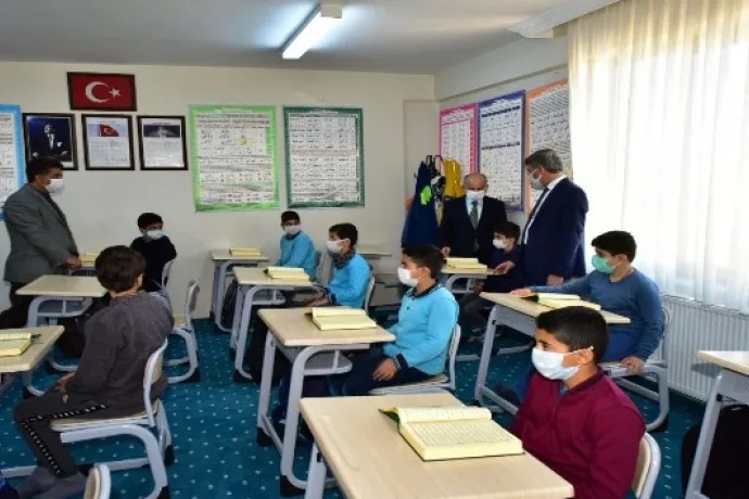 Miniklerden Kur'an kursuna ilgi