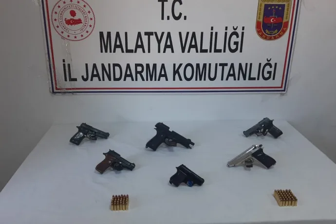 JANDARMADAN SİLAH KAÇAKÇILARINA BASKIN