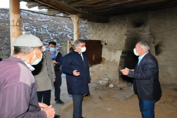 Vali Baruş, deprem bölgesinde incelemelerde bulundu