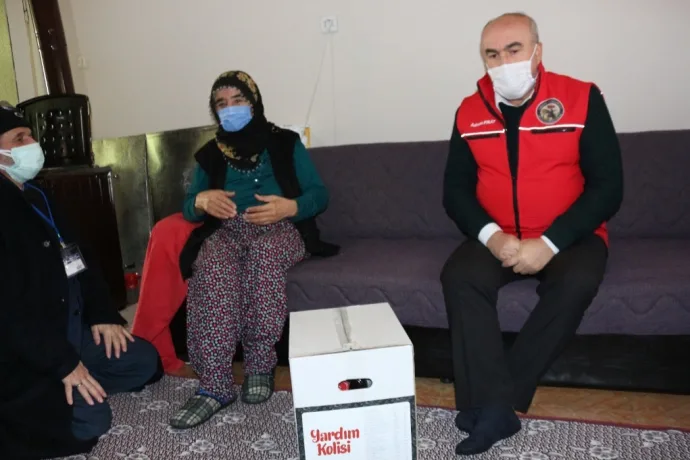 Vefa Sosyal Destek Grubu, yaşlıların ihtiyacına koşuyor
